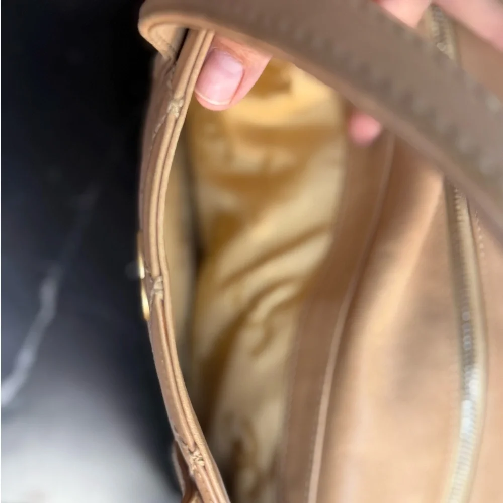 CHANEL Beige Quilted Tote Bag - Picture 3 of 7